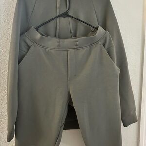 Lululemon Athletica Gray Sweatpants with Tailored Fit